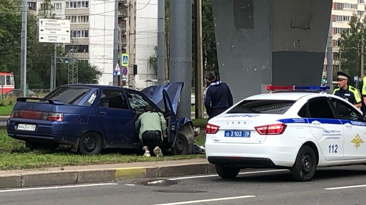 Водитель погиб после кувырка его «Поло» в кювет под Бокситогорском —  Мегаполис