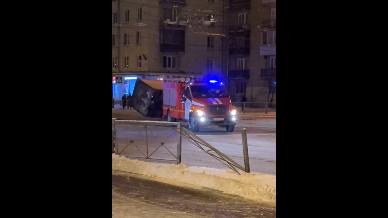 На Яхтенной в квартире многоэтажки выгорел балкон — Мегаполис