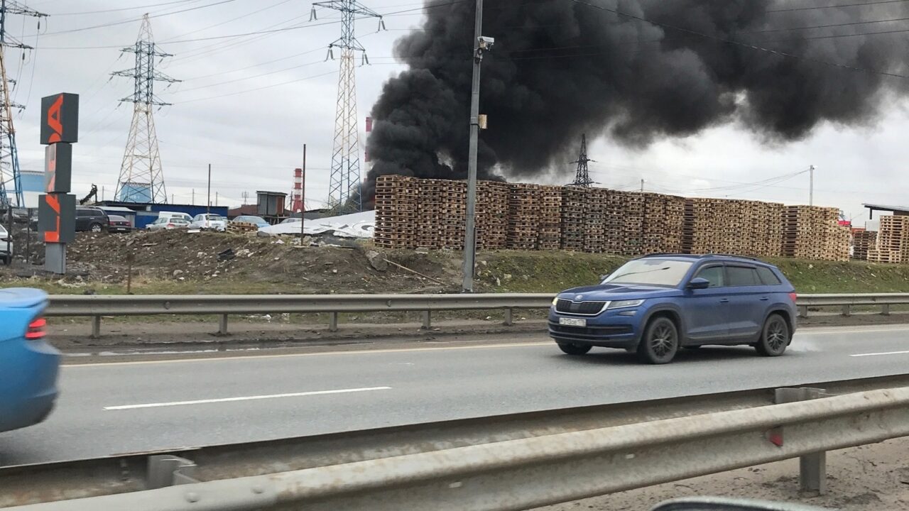 Жесткое столкновение миксера и легковушки в Красном Селе попало на видео —  Мегаполис