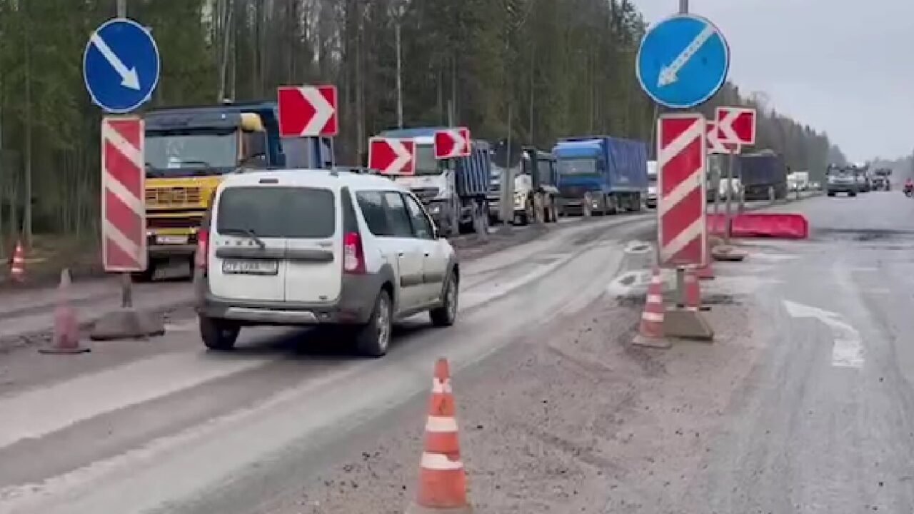 Дворнику Олимжону, спасавшему людей во время пожара на Подольской улице,  вручили благодарность и подарили картину — Мегаполис