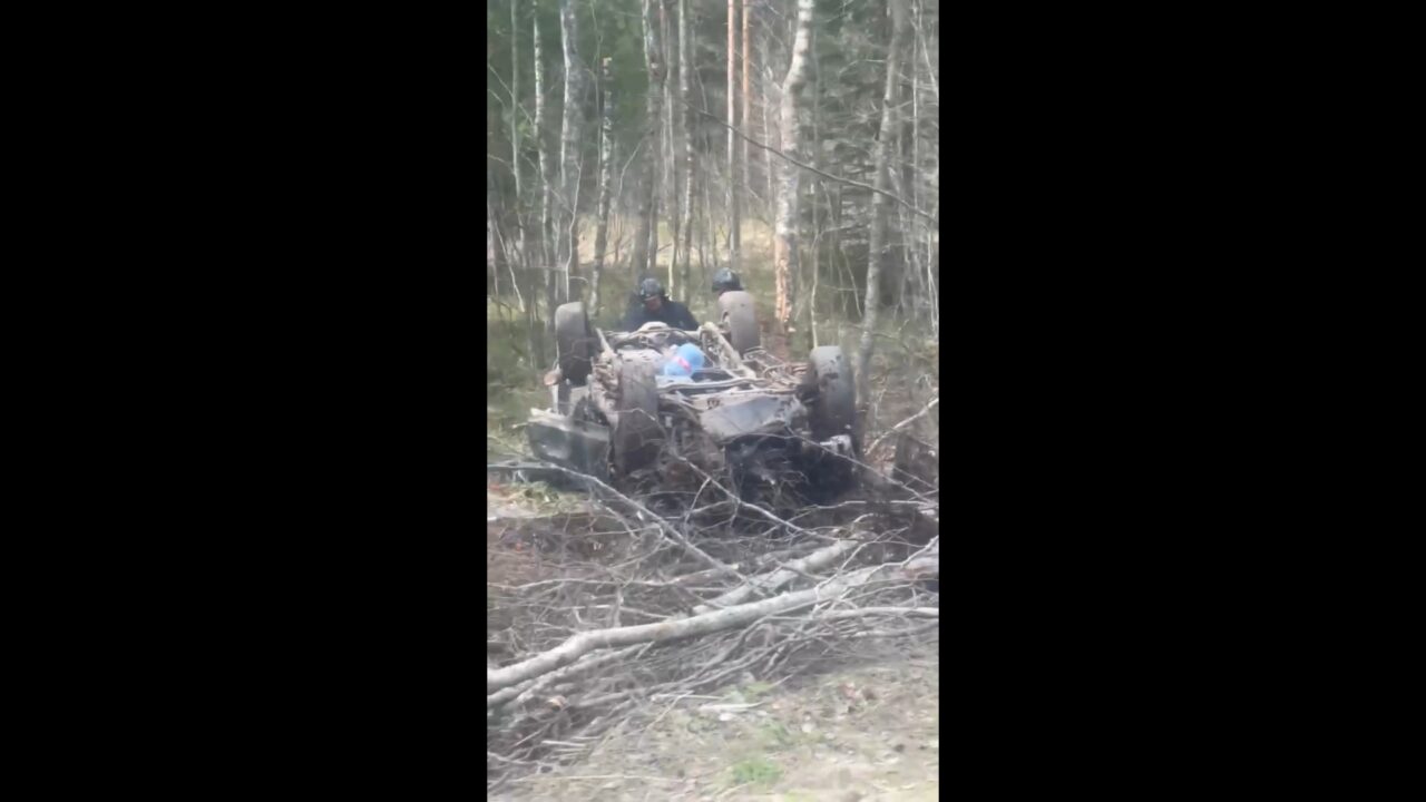 Мотоциклист погиб, налетев на машину в Приморском районе. Пассажирку увезли  в больницу — Мегаполис