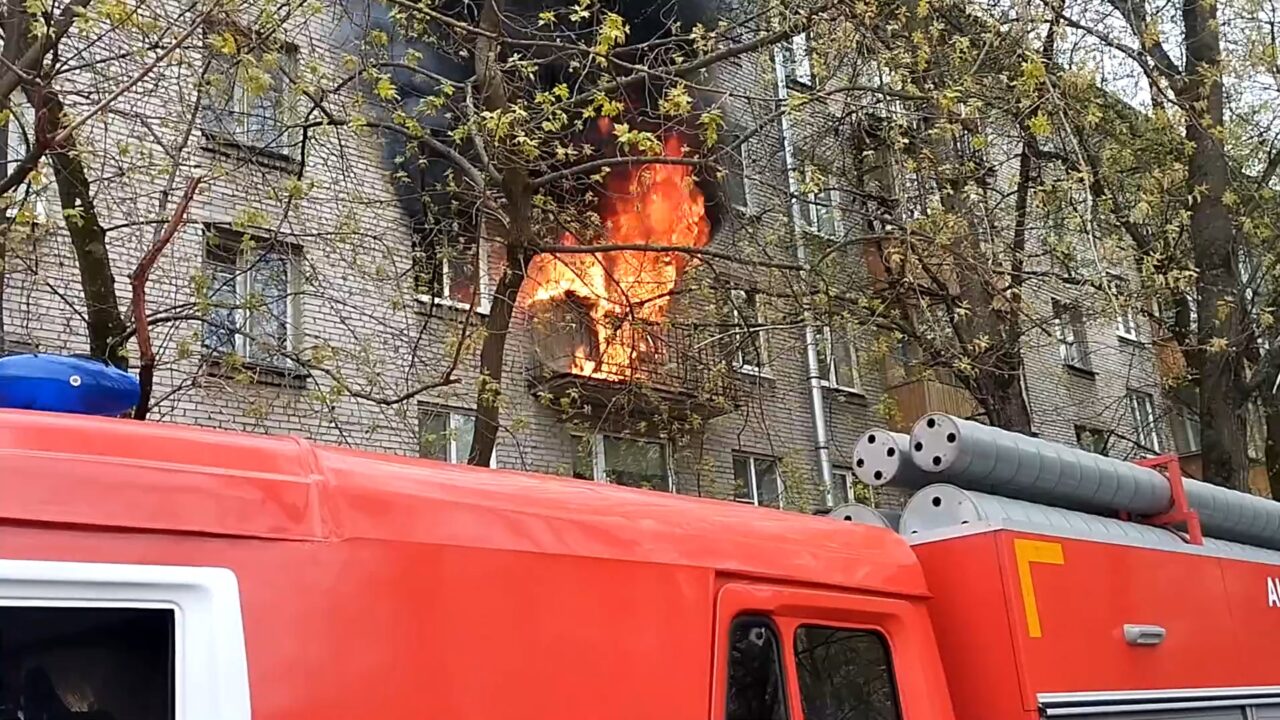 Десять человек эвакуировали из дома на проспекте Науки во время пожара —  Мегаполис